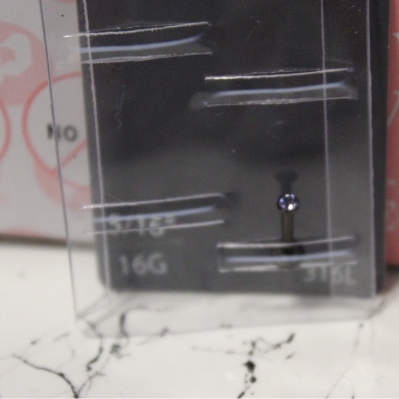 Spencer’s Labret Jewlery - Picture 2 of 6